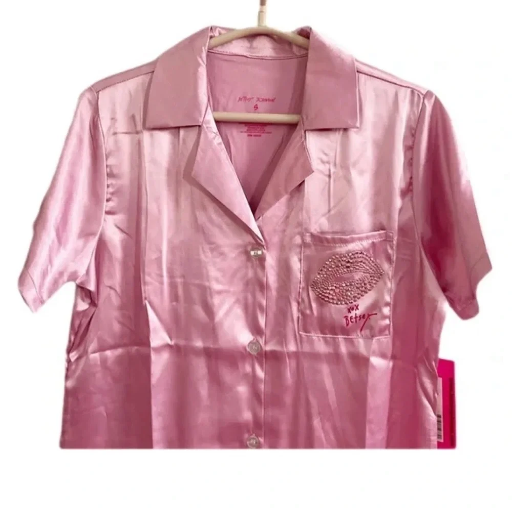 NWT Betsey Johnson Pink Satin Pajama Shirt with Rhinestone Lips - Size M - Picture 3 of 5